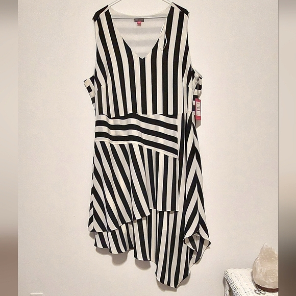 Vince Camuto Women's Black & White Striped Asymmetric Flowy Dress NWT Size 22W - Picture 2 of 14